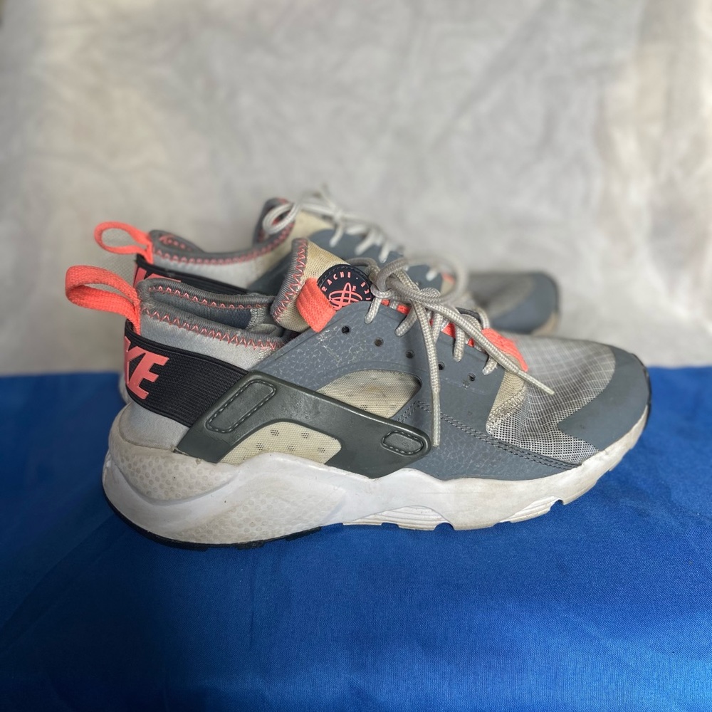 Nike Air Huaraches 4.5